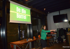Esther wilde eerst eens weten wie er allemaal aanwezig waren, dit varieerde van handelaren tot boeren en van winkeliers tot producenten en merkhouders.
