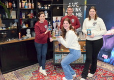 Goeie Mie Gin wordt vertegenwoordigd door Josine, Pauline, Dennis en Dewi 