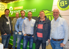 Andre Setz van Freeland Organics met Marien Verhulst, Marcel Geersing en Johan Groen van Geersing Potato Specialist, Jan-Pieter Wiepkema van Freeland Organics en Jan-Eric Geersing van Geersing Potato Specialist.