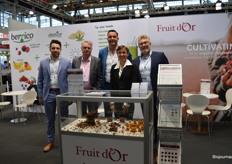 Bij Berrico FoodCompany & Berryceuticals: Tasso Skerletidis, Renno van Dijk, Roy Oostweegel, Guillemette Bazzini en Carlo van Seeters. Nieuw bij Berrico zijn onder meer: dadelpoeder, dadelballetjes en dadelsnacks - evenals kokosvlokken, die gebruikt kunnen worden als knapperig glutenvrij ontbijtgraan. Berrico stond voor de 20ste keer op de BIOFACH.