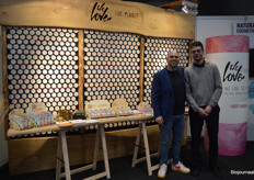 Piet Niesten en Ate Gerritsen bij We Love The Planet.