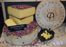 Deze Bio Rosa Gallica deed het natuurlijk goed met Valentijn (de eerste beursdag).