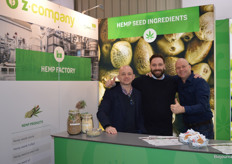 In de stand van Z-company: Roger Weijters, Mitchell van Dongen en Flip Estourgie. Mitchell: "Z-company is de enige hennepzaadfabriek in Nederland, we zijn sterk in plantaardige proteïne."
