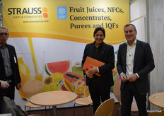 Daniël Strauss en Raymond Pauwels bij Strauss Juices and Commodities. Raymond: "De biologische tak van Strauss is in Nederland gevestigd."