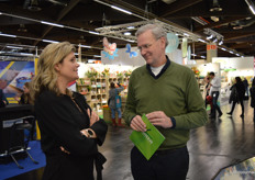 Fransje de Kimpe in gesprek met bezoeker Volkert Engelsman (Eosta).