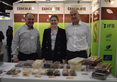 Bonvita stond voor het eerst als productiebedrijf en niet alleen als merk op de Biofach. Erik van Luyn (links op de foto): "Door hier als Organic Chocolate Factory te staan leggen we meer de nadruk op de productiekant en is het veel duidelijker wat we kunnen doen op het gebied van private label." Naast Erik staan Vere en Bart Spoorenberg.
