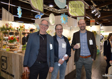 Rob van den Berg en René van de Locht van De Halm liepen Wilco Schets van imkerij de Traay tegen het lijf in hal 5.