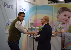 Frank Dekker bij Pure Goat Company, dat in steeds meer landen verkrijgbaar is, waaronder het Midden-Oosten.