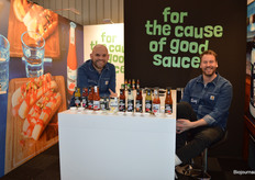 Pieter Bas Alferink en Hans de Boer met de sauzen en dressings van BioBandits.