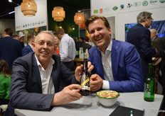 Jetse Schokker (IDorganics) praat bij met oud-collega Rob van Santen (nu Tradin Organic Agriculture).