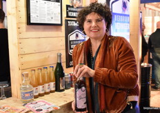 Margot Verhaagen van JB Diesch met de Searoop zwarte bes, er komt misschien een mix met de Gin van Oyester