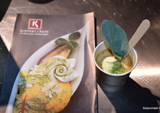 Een plaatje, deze affogato, met oesterblad, kefir-lime poeder en zilte blinkblossom deze kregen de bezoekers te proeven bij Koppert Cress