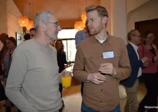 Ekoplaza-ondernemer Arjan Nijdam met Roeland Gerding van De Groene Winkel Zeist. 