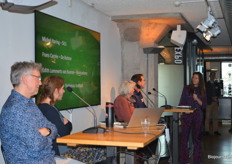 Na de presentatie van Michel volgde nog een paneldiscussie met Michelle Habets, senior onderzoeker bij het Rathenau Instituut en houdt zich bezig met maatschappelijk vraagstukken op het gebied van opkomende biotechnologieën - Edith Lammerts van Bueren, die een kader heeft ontwikkeld om veredelingstechnieken te beoordelen op passendheid bij de biologische waarden - Frans Carrée, plantveredelaar bij De Bolster Biologische Zaden. 