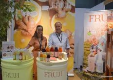 Sophie Konings en Piet Depuydt zijn blij met de enthousiaste reacties op Fruji. Dit is een Belgische biologische frisdrank op basis van natuurlijk en biologisch vruchtensap.