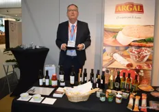 Paul Larmuseau van het bedrijf Lucumbus nam onder meer biologische pesto, olijfolie en wijn mee naar de beurs.