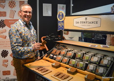 Michael van Limbergen met de bio-speculoos van La Confiance. "We hebben dit merk vorig jaar hier gelanceerd, qua publiek is dit een heel goede beurs voor ons."