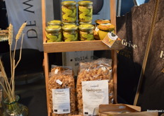 "Via De Graanrepubliek wordt deze bio-Speltpasta van Landgoud weer beter bekend. Onlangs hebben we ook deze biologische mosterd geïntroduceerd."