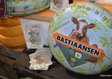 Marja: "Hiermee maken we deze bijzondere kaas ook beschikbaar voor de kaasspeciaalzaak, de detailhandel en de biologische winkel. Juist via deze winkeliers kan het verhaal achter deze kaas ook daadwerkelijk aan de consument worden verteld. Dit is de beste kaas die er is op het gebied van dierenwelzijn en het milieu."