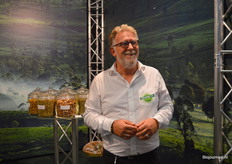 Bij Treasure Tea Company vertelde Gerrit Scholten dat je bio-thee het beste verpakt binnen kunt krijgen en zo weer verkopen, anders is het lastig. Jasmijn is een hardloper.