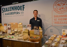 Stalenhoef Kaaskopers bestaat 2 jaar en stond voor het eerst op deze beurs. "Het bevalt tot nu toe zeker goed", vertelt Pim Stalenhoef, die het bedrijf samen met zijn vader runt. "We willen van biologisch het nieuwe normaal maken." De kazen komen voornamelijk uit Italië, Frankrijk en Spanje.