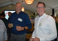 Willem Groenenberg (bestuur BioHuis) met Jaco Burgers (bestuur BioAcademy).