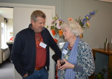 Erik-Jan van den Brink (bestuur BioHuis) met Edith Lammerts van Bueren (bestuur BioAcademy).