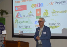 Jan Groen heet alle aanwezigen welkom.