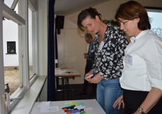 Roosmarijn Saat (Gimsel en bestuur Biowinkelvereniging) en Joyce van den Bos van De Groene Weg (Platina Partner).