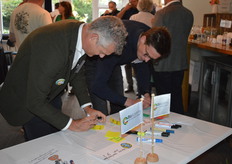 Erik Does (Udea, bestuur Biowinkelvereniging) en Aart-Jan Knauff (LEEV, bestuur BioNederland).