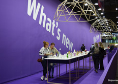 What's new? Achterin de zaal stonden de noviteiten uitgestald.