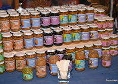 Een deel van het aanbod van Horizon, dat zeer recent een nieuwe verpakkingslijn in gebruik genomen. De range verpakte biologische noten, zaden en zuidvruchten zit vanaf nu in een staande quadroseal verpakking van transparante folie met blokbodem.