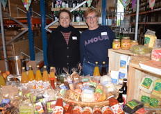 Namens Odin stonden Mirjam Westerveld en Gracie Kluijtmans met een ruim aanbod van De Nieuwe Band op de fair.