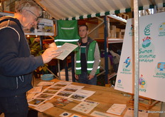 Bij Meerbomen.nu: Chris Amsterdam. Zij gaven al meer dan een miljoen bomen, struiken en stekken gratis weg,