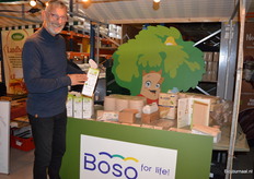 Alex Stelwagen bij Boso. Zij maken diverse producten van karton uit drankkartons, waaronder wc-papier.