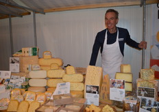 Arjon Stalenhoef liet proeven van diverse biologische en biodynamische kazen die bij CheesePack en Stalenhoef Kaaskopers verkrijgbaar zijn.