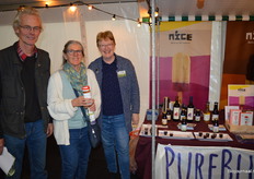 De ondernemers van De Groene Winkel Zeist met Maria Buitenkamp van PureBlu, specialist in biologische blauwe bessen.