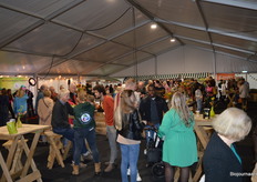 Vooral eind van de ochtend en begin van de middag was het heel druk in te tent.