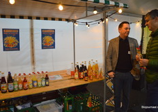 Eén van de oudste leveranciers van BD-Totaal was ook van de partij: Beutelsbacher. Op de foto is Thomas Meijer in gesprek met een bezoeker.