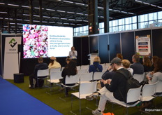 De hele dag door vonden er diverse Vegan Condferences plaats.