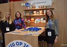Bij Karlijn van der Haak, Iris Zwaneveld en Chantal Goeree konden bezoekers informatie inwinnen over de plannen van Lidl. Chantal: "Wij zetten echt in op bio, dat is één van de antwoorden op weg naar een gezondere keuze."