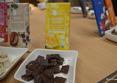 Christoph: "Nieuw is deze iChoc Jackfruit Coconut, volledig plantaardig. Dit is de eerste donkere iChoc-variant."