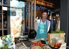 Monique van der Meer in de zonovergoten stand van Florentin.