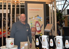 Hajo Hofland bij Van Oordt the portion company. Zij introduceerden vorig jaar biologische koekjesmix voor naast de koffie of thee: Elite Natural. Eén van de koekjes is naast hem te zien.