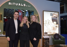 Bij Rituals: Lex Nouwen, Neeltje Lamers en Lisa Hamers. Neeltje: "Rituals is altijd heel kritisch als het gaat om de ingrediënten."