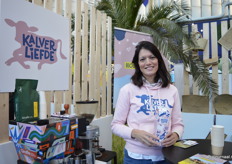 Janina van der Drift presenteerde het concept Kalverliefde op de Horecava. "We willen met de horeca graag een nieuwe markt aanboren voor onze biologische halfvolle en volle melk van koeien die het kalfje langer bij zich mogen houden. Bezoekers reageren heel positef."