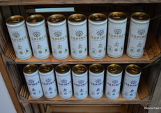 De biologische wortelelixer en fruitelixer zijn nu ook in een blikje verkrijgbaar.