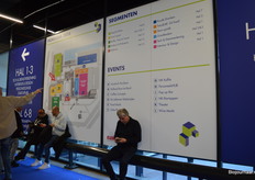 Het meeste speurwerk moest op de telefoon of touch screen-schermen in de hallen verricht worden.