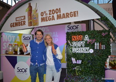 Soof Drinks stond niet alleen in half 7, maar was ook te vinden in hal 12. Op de foto Daan Harterink en Nicole Horsmans, de eigenaren van het siroop- en limonademerk.