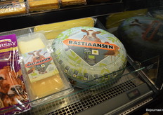 In de vitrine lagen deze biologische kazen van Bastiaansen.